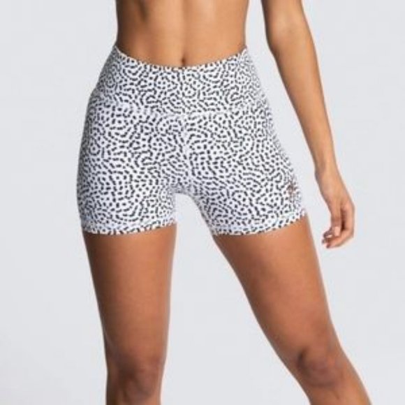 Doyoueven Excel Shorts - Picture 2 of 5